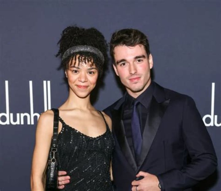 Carin Leon- Age, Bio, Girlfriend, Net Worth, Height, Weight ·