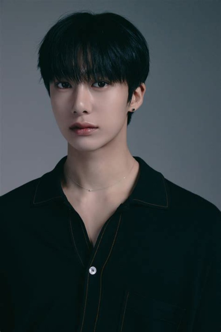 Hyungwon (MONSTA X) Height, Career, Net Worth, Position, Profile