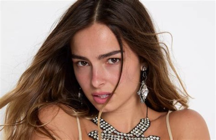 Uncover Addison Rae's Current Love Life: An In-Depth Exploration
