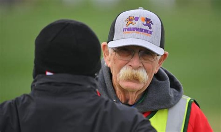 What is caddy Fluff Cowan net worth? ·